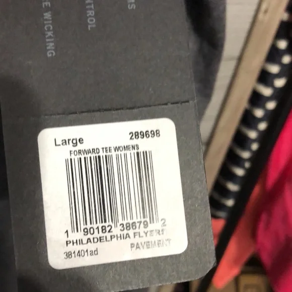 Philadelphia Flyers NHL T-Shirt Women’s Large - Picture 3 of 4